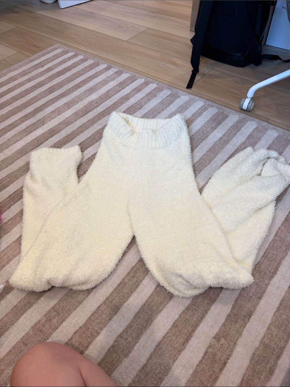 Skims super long soft comfy sweatpants in bone!